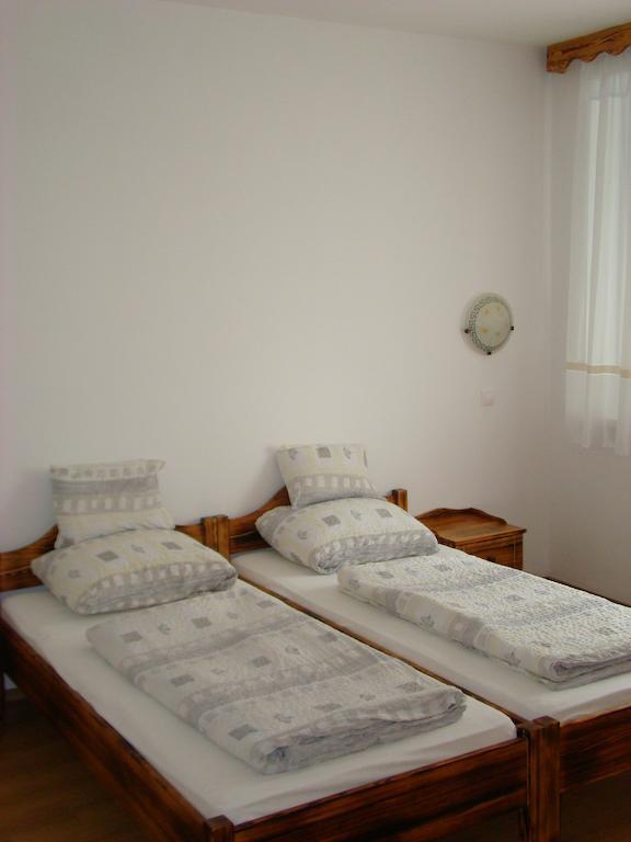 Emanapartmanok Sarvar Room photo